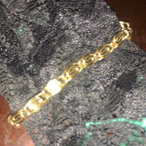 Elegant Vintage Gold Bracelet